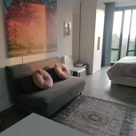 Il Ciliegio Di Zoe Cerro (Laveno-Mombello)