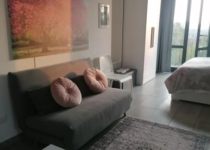 Il Ciliegio Di Zoe Cerro (Laveno-Mombello)